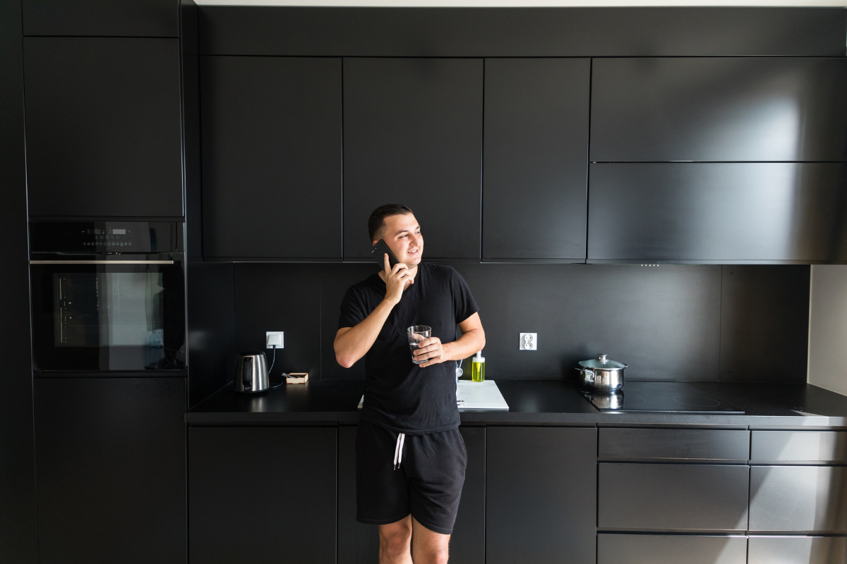 timeless-black-kitchen-cabinet-montreal